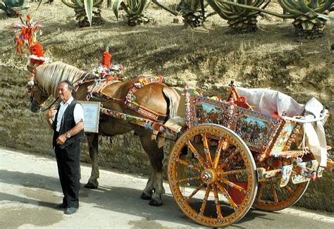 Il carretto siciliano nella storia di Dolce Gabbana 